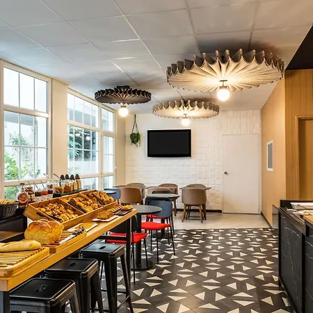 Ibis Ornano Montmartre Nord 18eme 3*