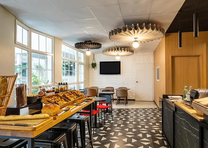 Ibis Ornano Montmartre Nord 18eme 3*